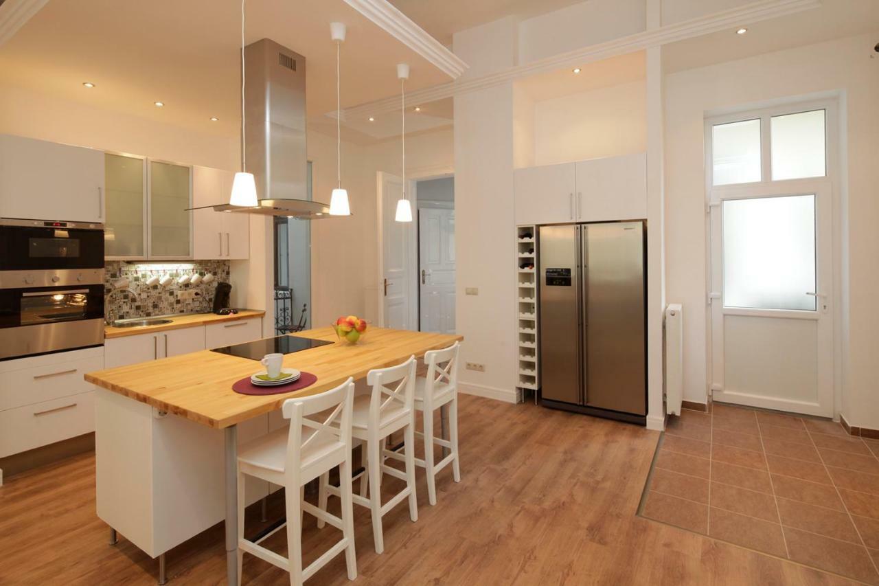 Urban Haven - 3 Beds, 3 Baths, Free Parking, Near Central Market Budapest Exterior foto