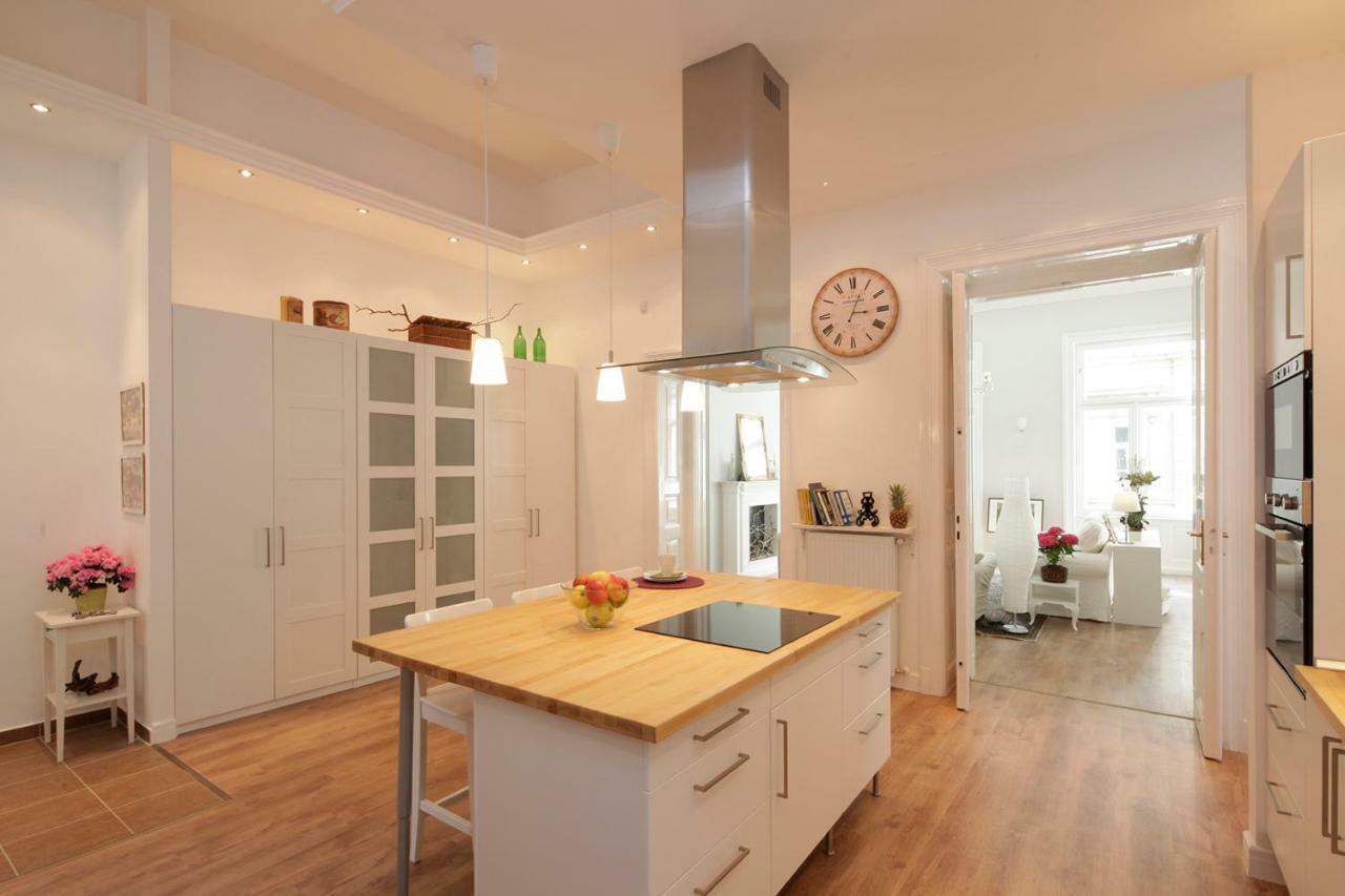 Urban Haven - 3 Beds, 3 Baths, Free Parking, Near Central Market Budapest Exterior foto