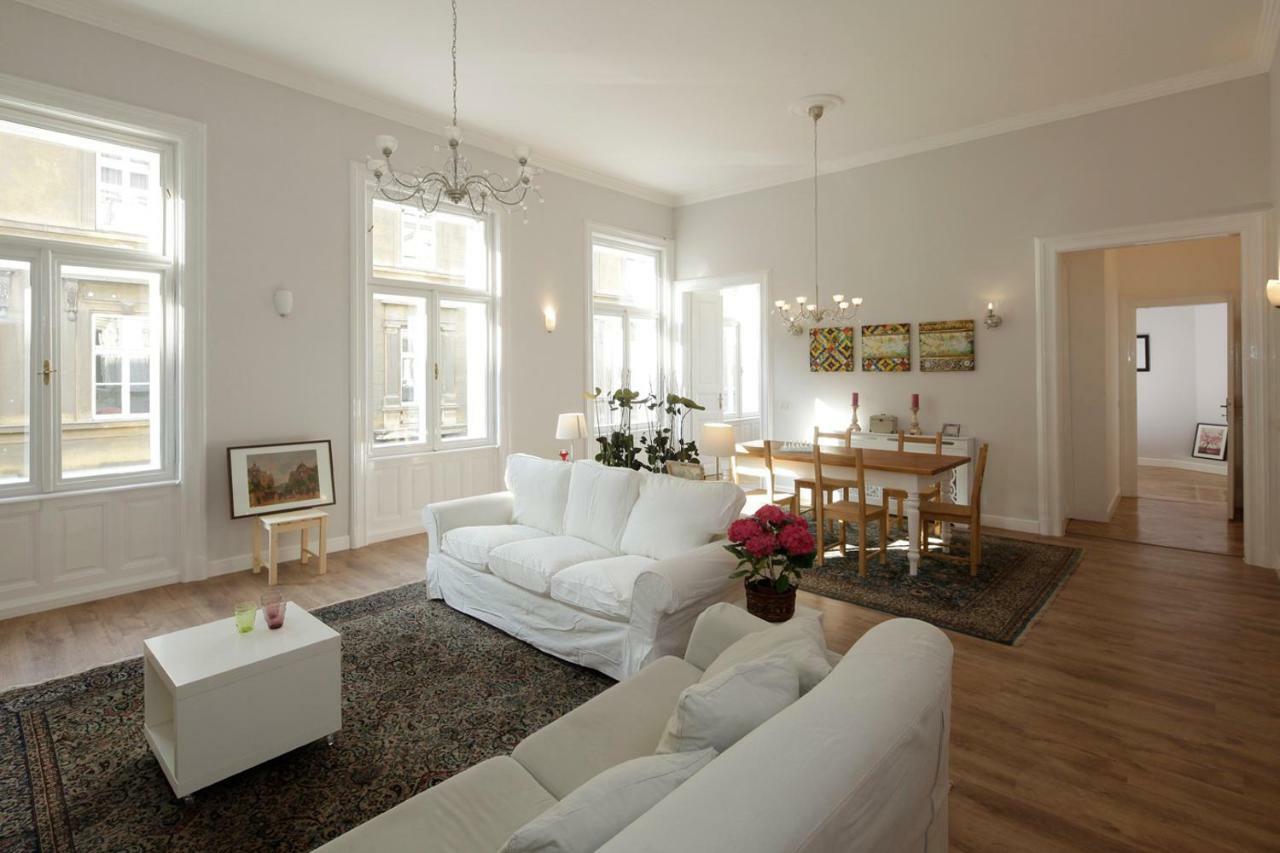 Urban Haven - 3 Beds, 3 Baths, Free Parking, Near Central Market Budapest Exterior foto